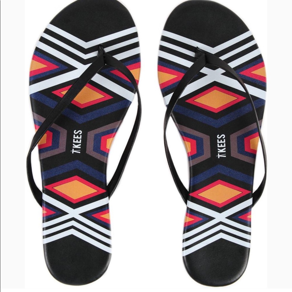 Black Tkees flip flops